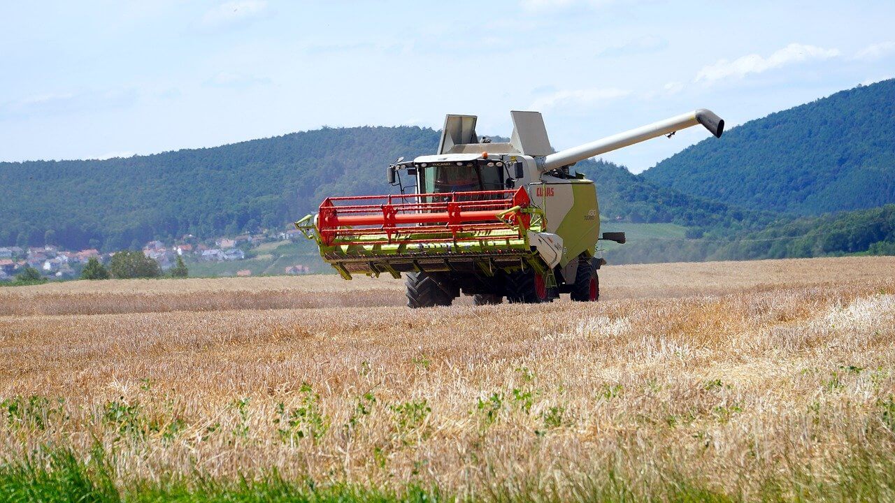 different types of combine harvester